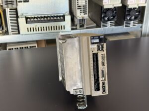 Yaskawa SGDV-3R5D11A020000 AC Servopack Frontansicht