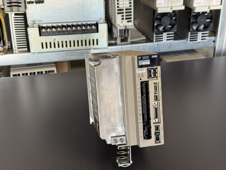 Yaskawa SGDV-3R5D11A020000 AC Servopack Frontansicht