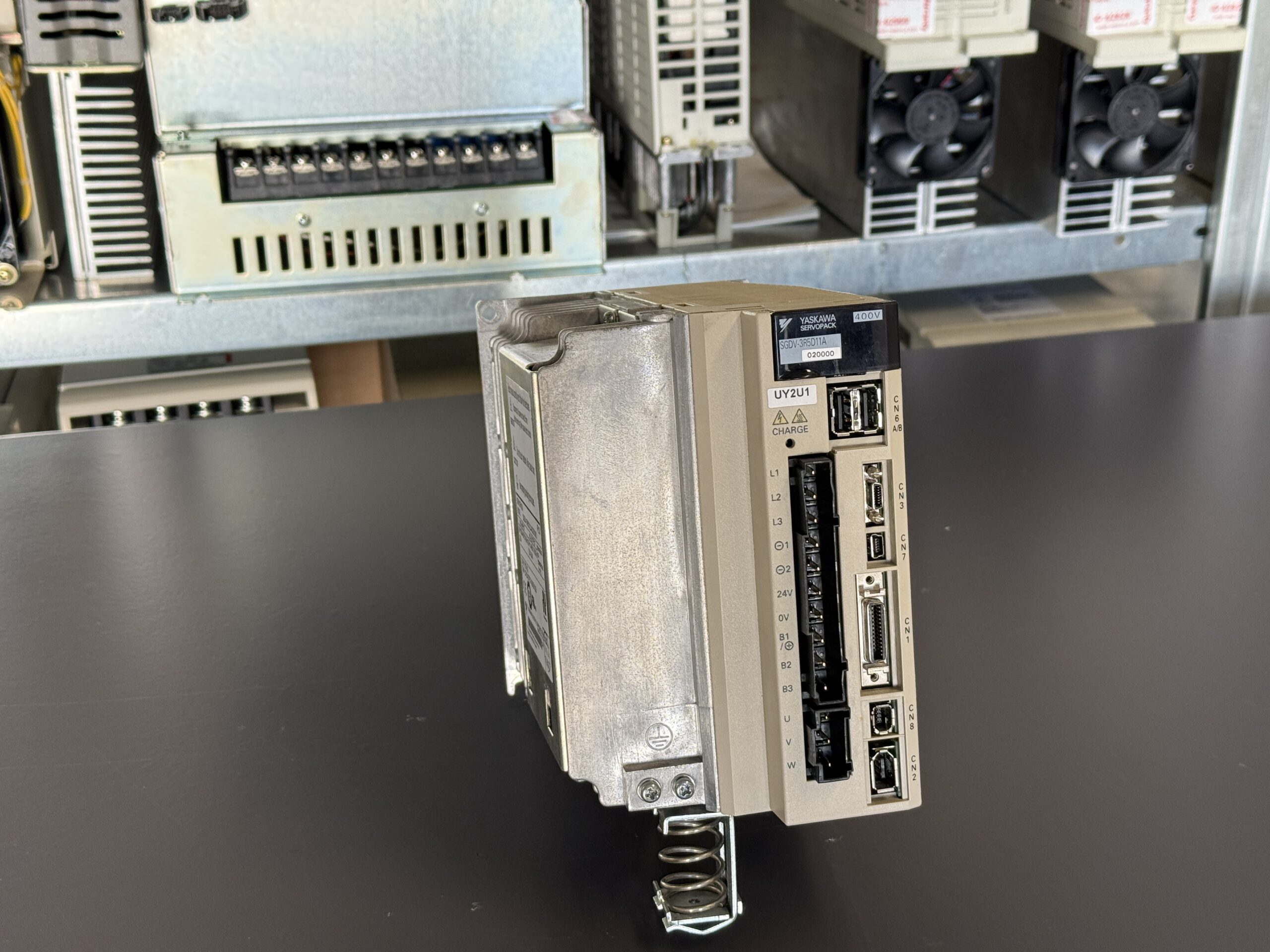 Yaskawa SGDV-3R5D11A020000 AC Servopack Frontansicht