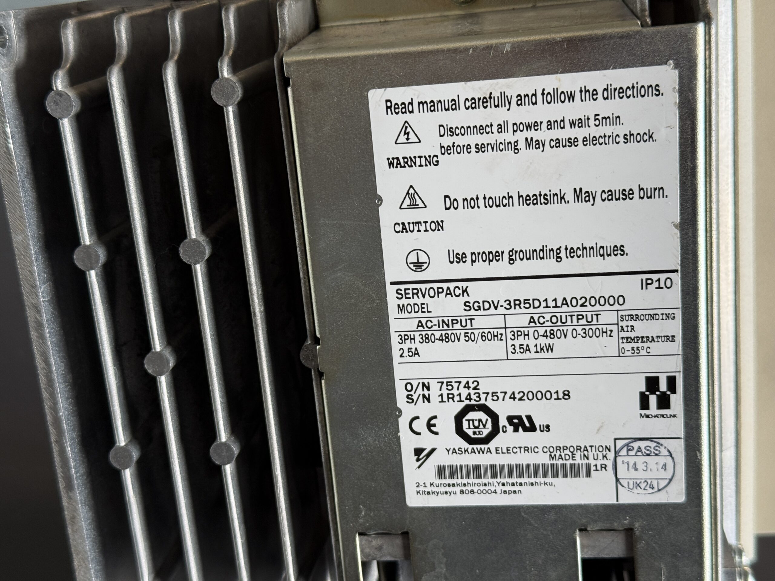 Yaskawa SGDV-3R5D11A020000 AC Servopack Typenschild