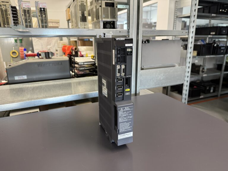 Mitsubishi MDS-DM-V3-404040 or MDSDMV3-404040 AC Servo Drive Unit Hauptansicht