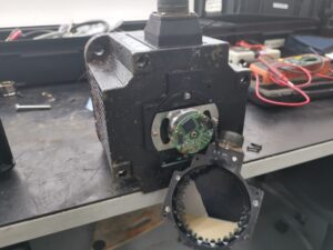 SGMGH-30ACA61-voll-mit-Emulsion-Encoder-Raum-2048x1536