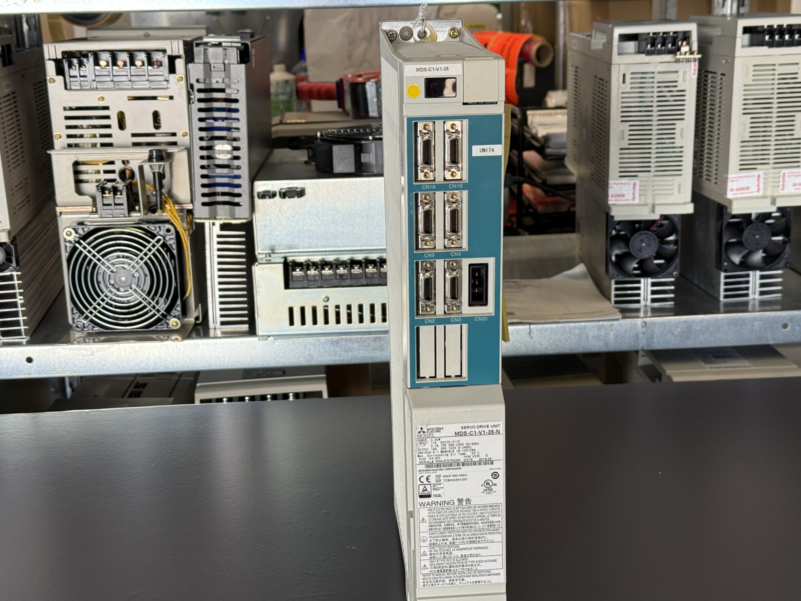 Mitsubishi MDS-C1-V1-35-N AC Servo Drive Unit Frontansicht