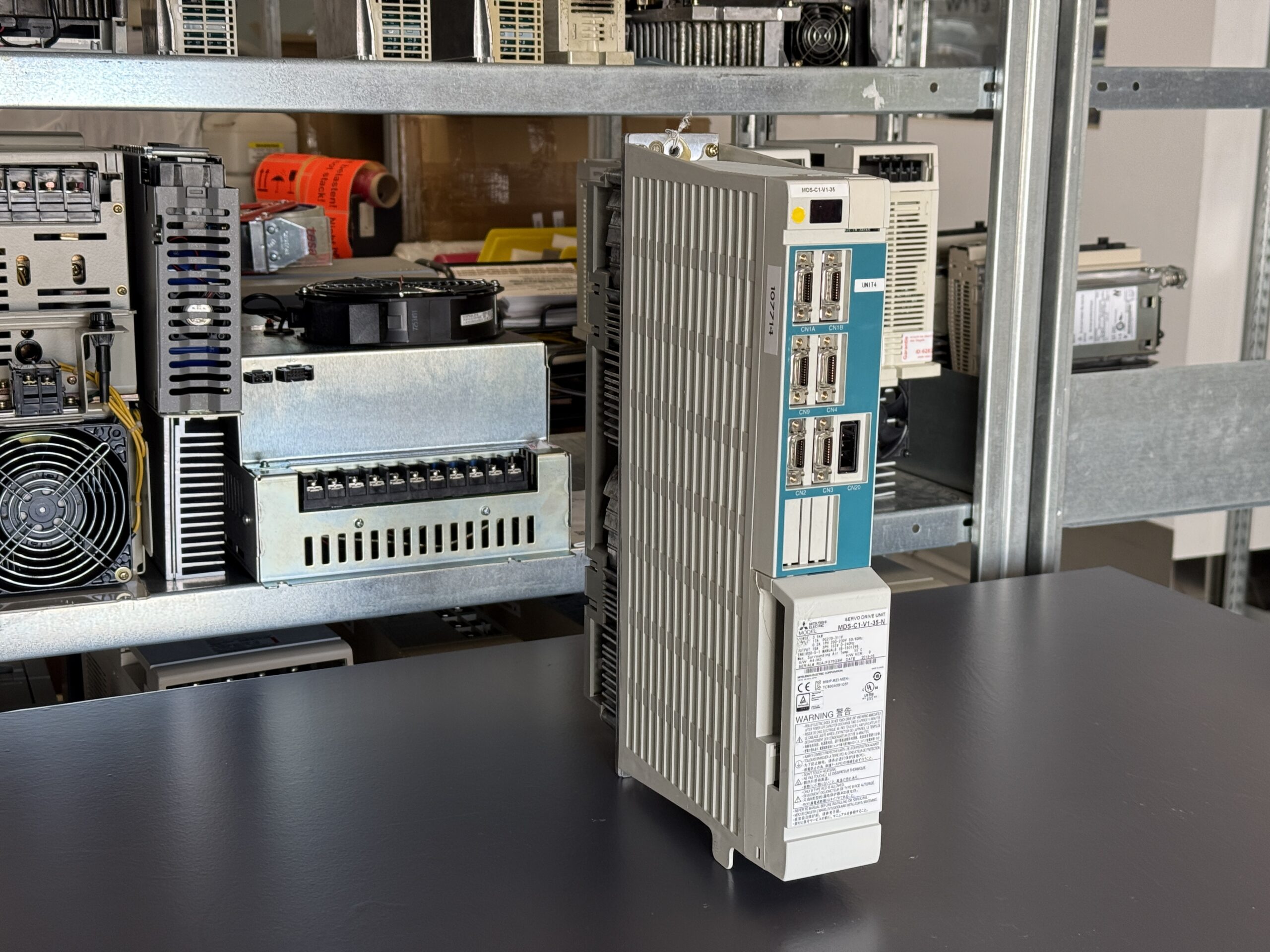Mitsubishi MDS-C1-V1-35-N AC Servo Drive Unit Hautansicht