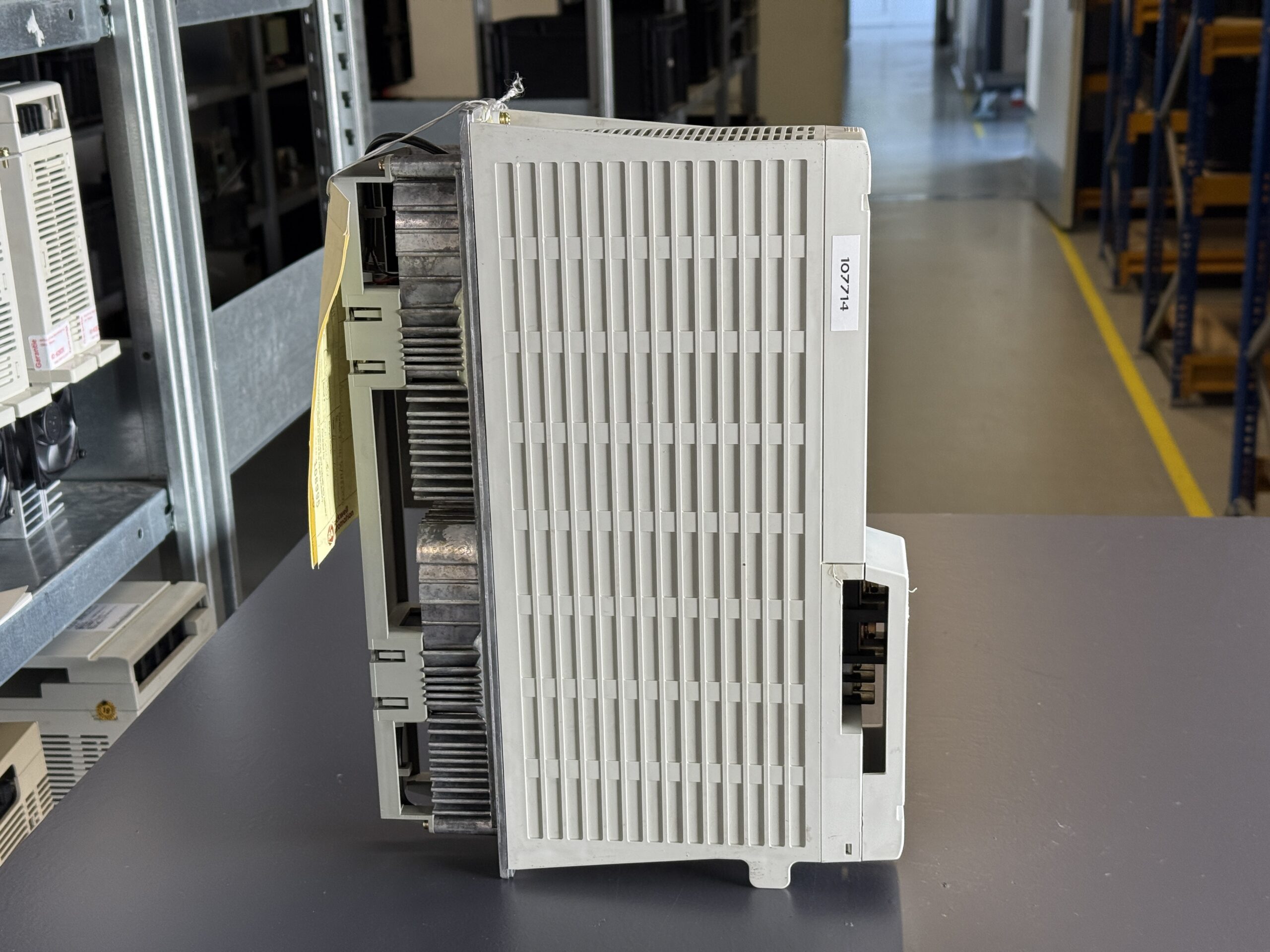 Mitsubishi MDS-C1-V1-35-N AC Servo Drive Unit Seite 1