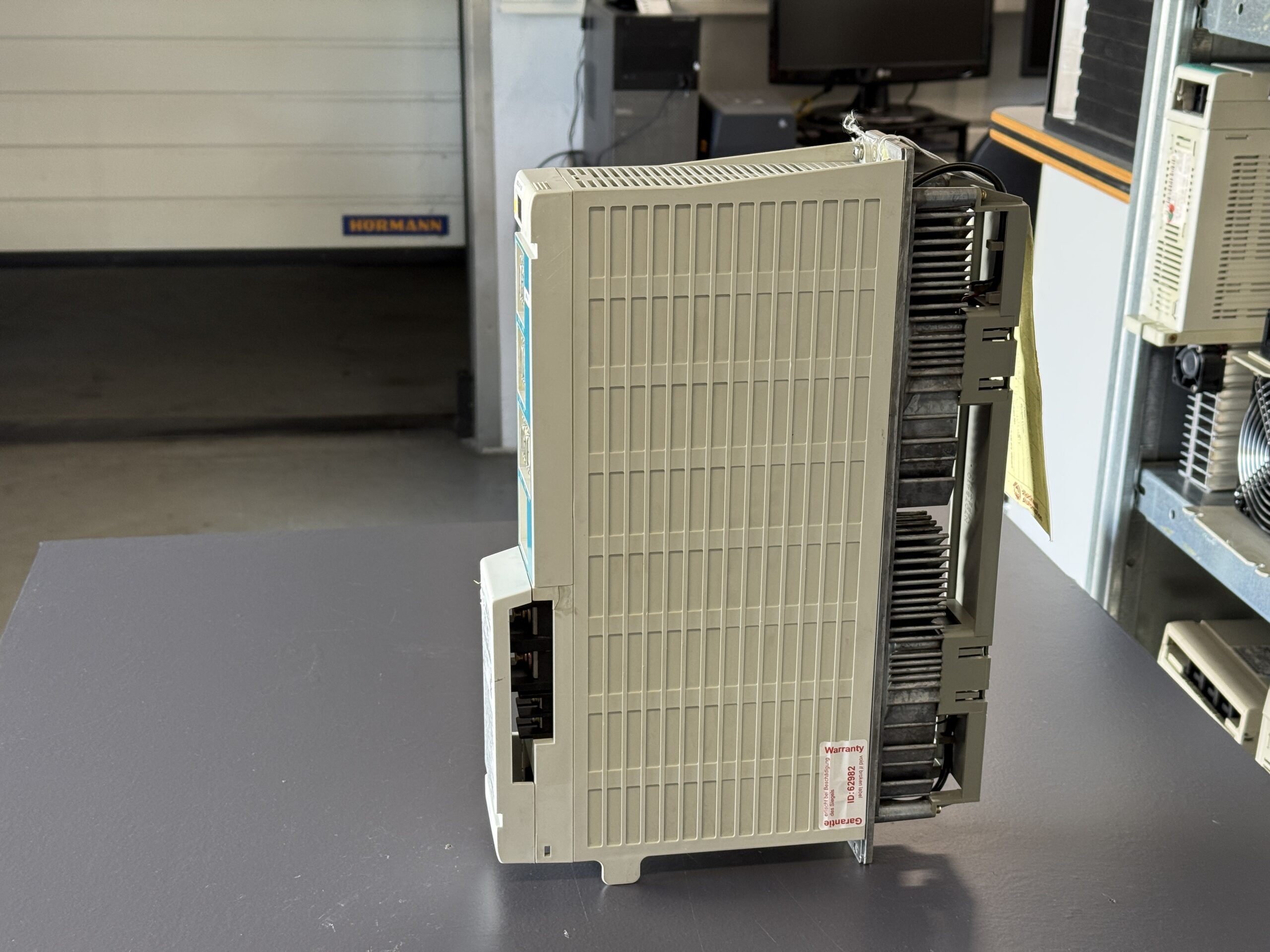 Mitsubishi MDS-C1-V1-35-N AC Servo Drive Unit Seite 2