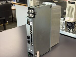 Okuma MIV03-1-B1 Servo Drive Unit Ansicht 3