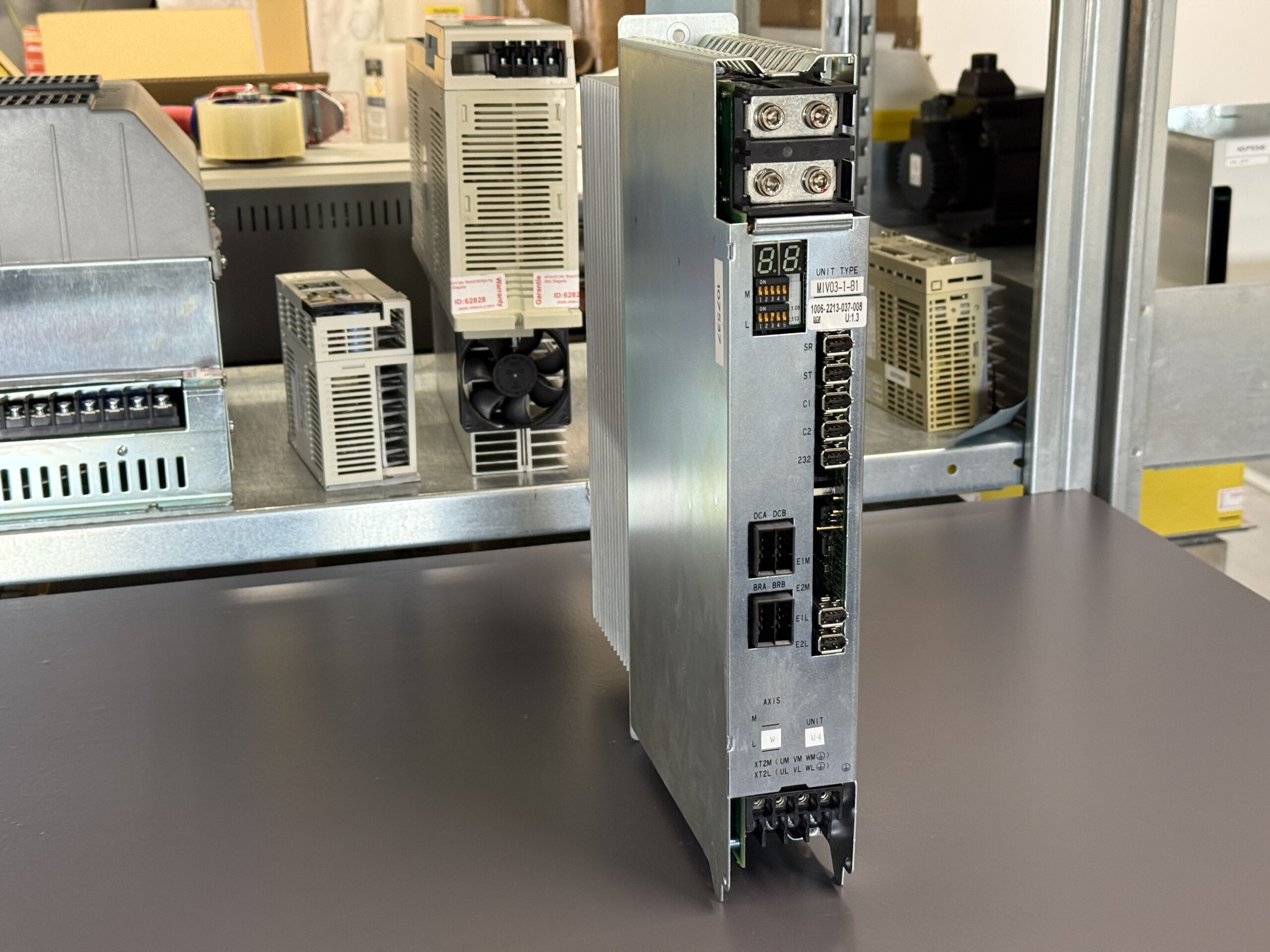 Okuma MIV03-1-B1 Servo Drive Unit Hauptansicht