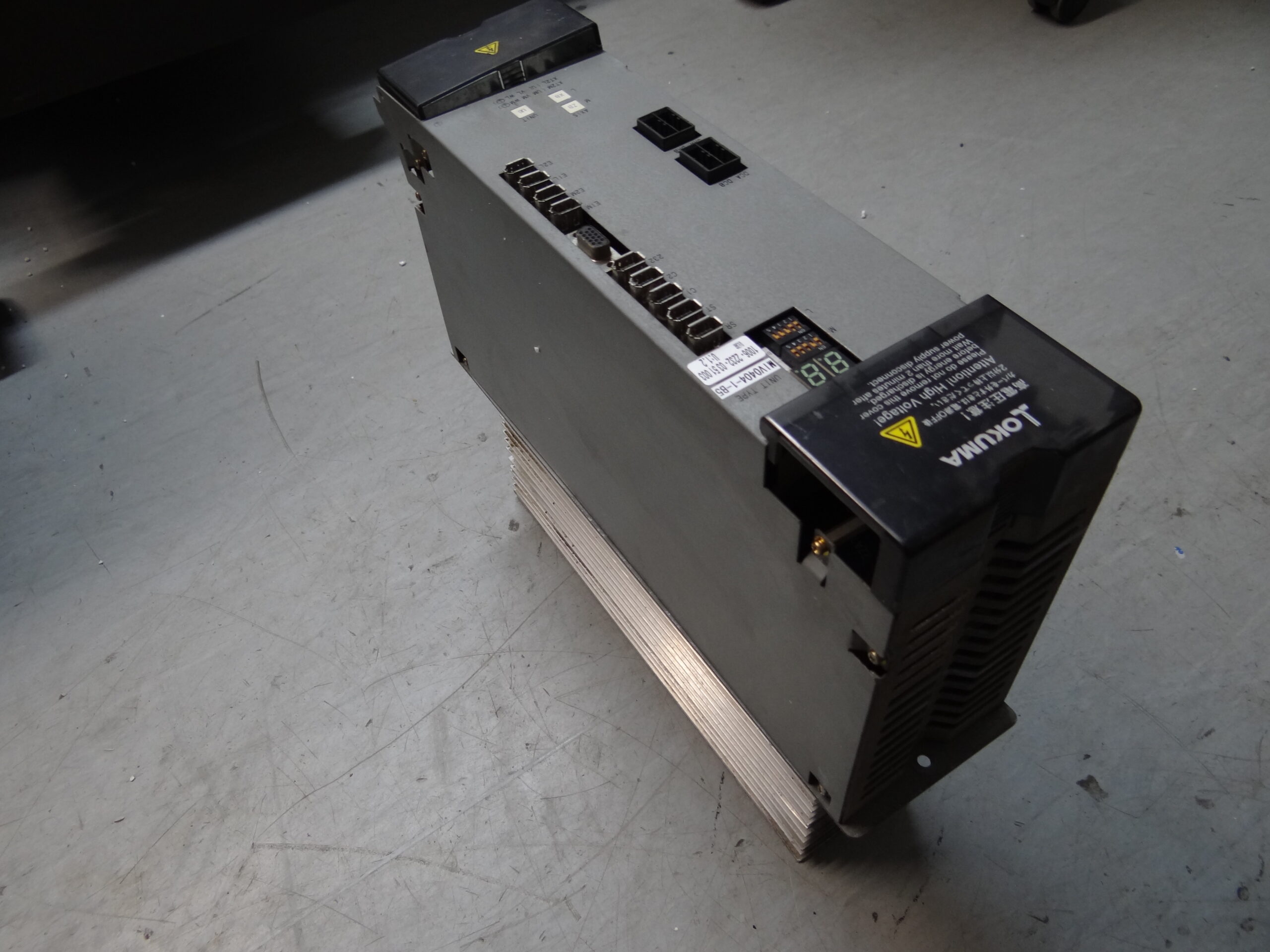 Okuma Servo Drive Unit MIV0404-1-B5 1006-2232 vor der Reparatur