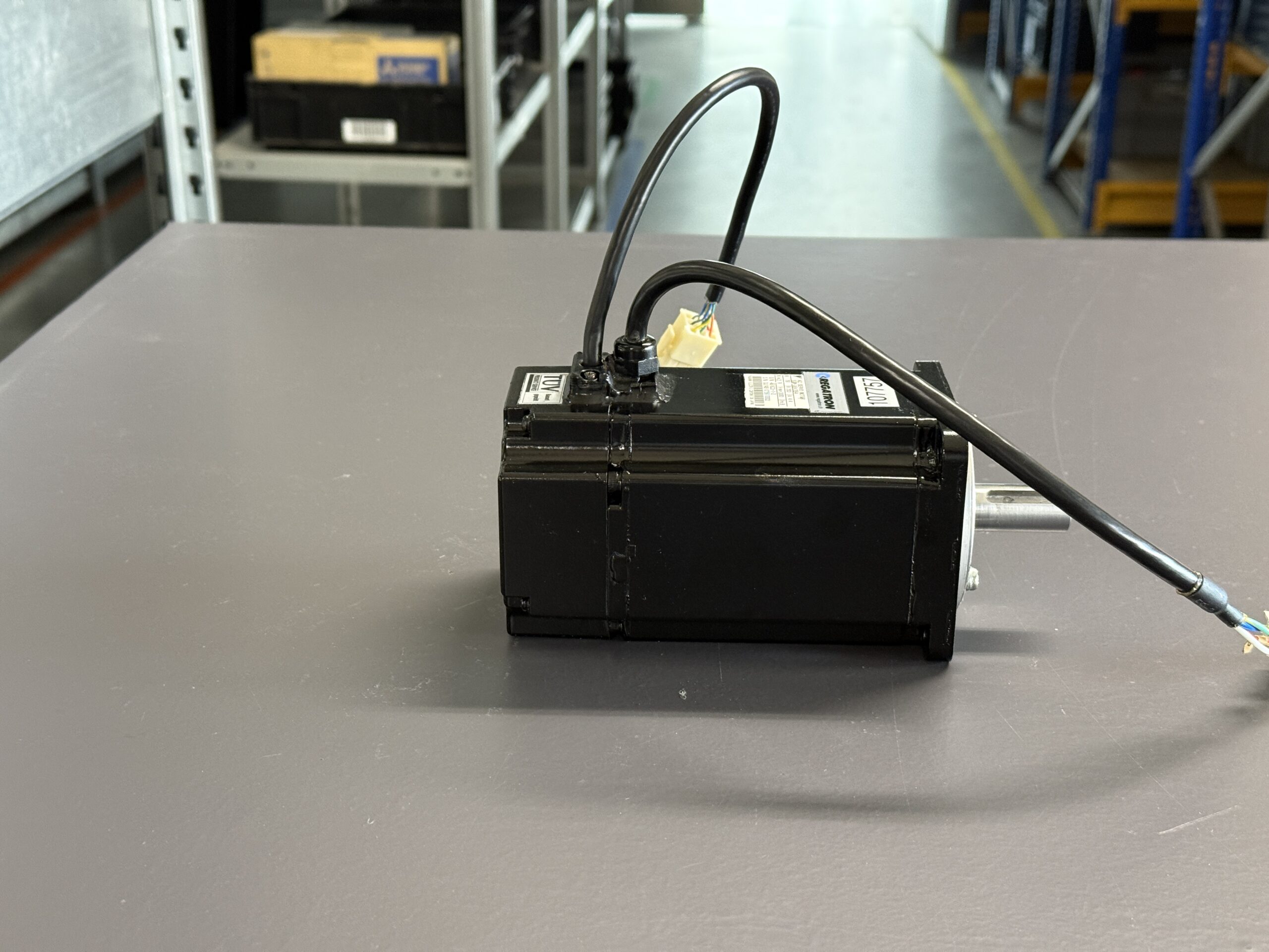 Yaskawa SGM-08V3B4 AC Servo Motor Ansicht seite