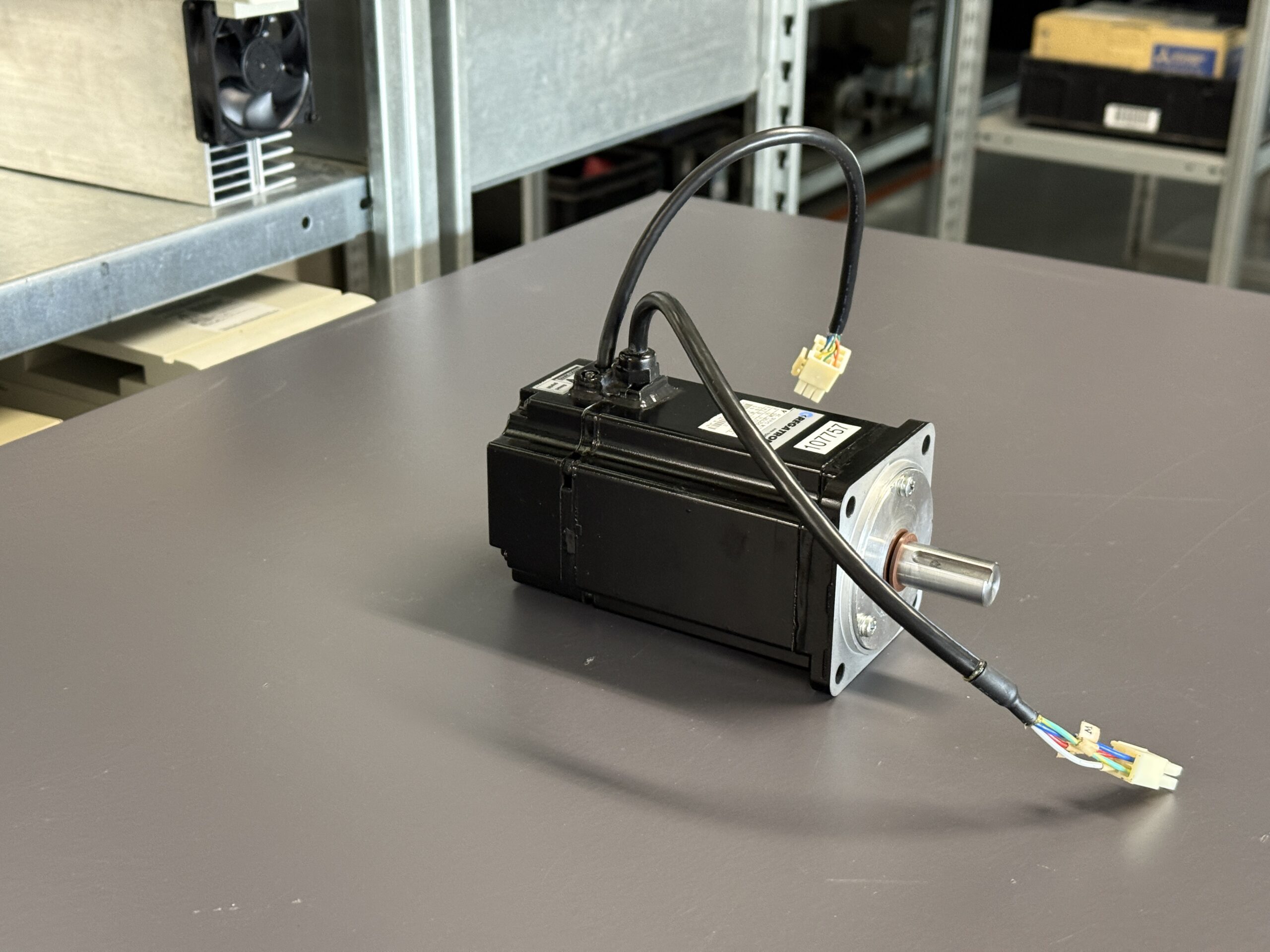 Yaskawa SGM-08V3B4 AC Servo Motor Seite 4