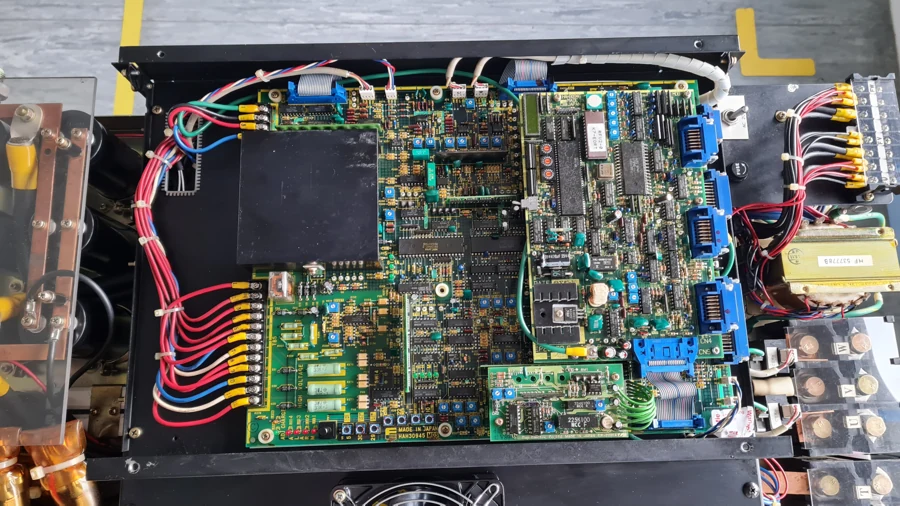 Fuji FRENIC 5000V2 FSD-37AR-23CZ: Platinenansicht nach der Reparatur