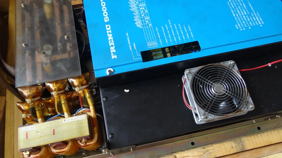 Fuji FRENIC 5000V2 FSD-37AR-23CZ: Geräteansicht vor der Reparatur