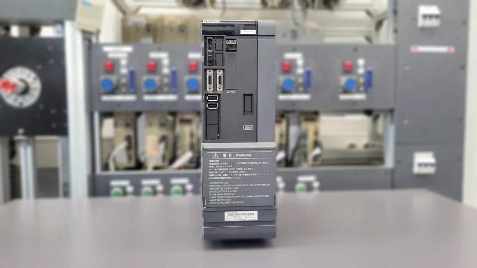 Mitsubishi MDS-D-SP-200 nach der Reparatur und vor dem Versand, Frontansicht.