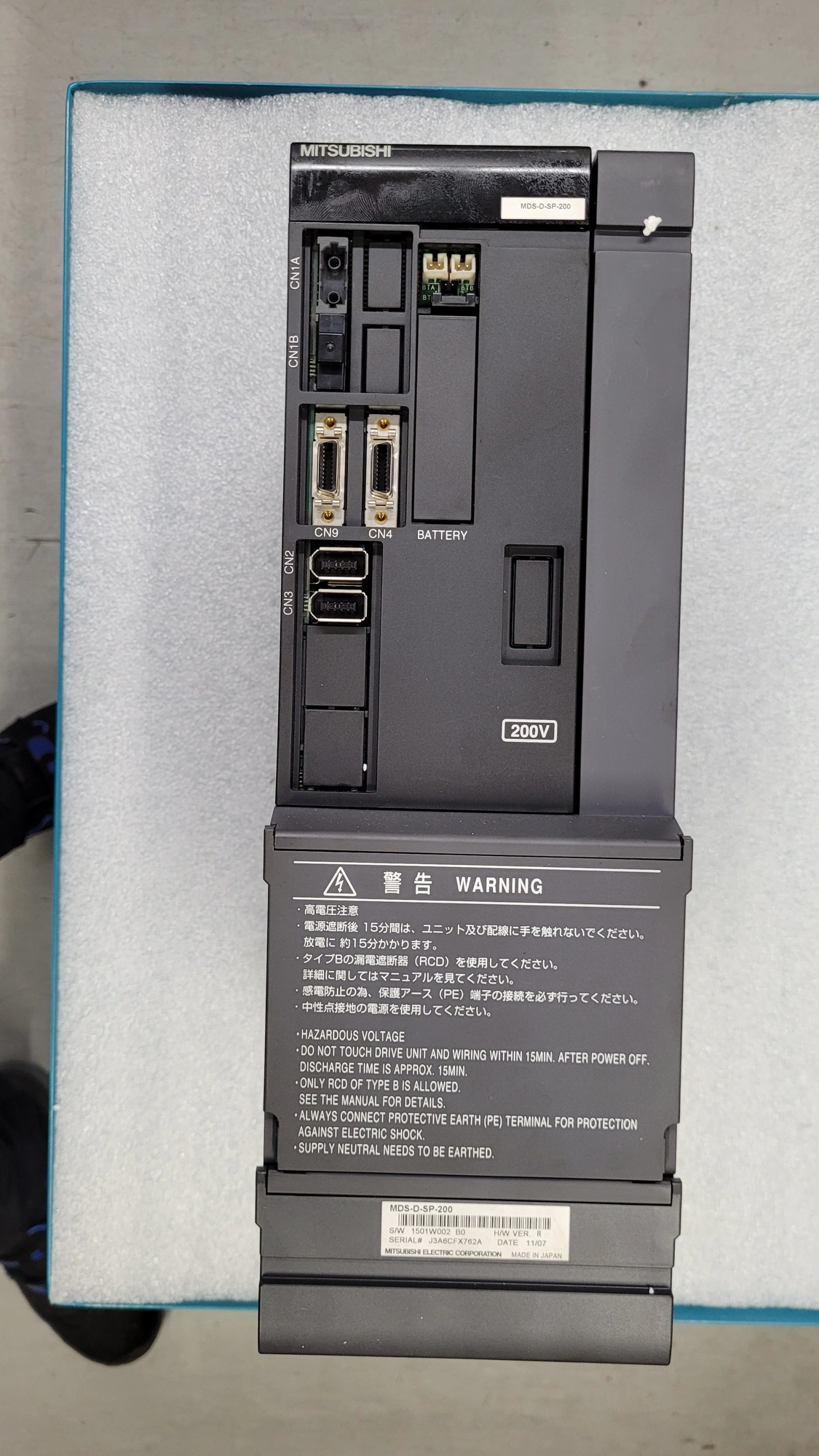 Mitsubishi MDS-D-SP-200 vor der Reparatur, Frontansicht.
