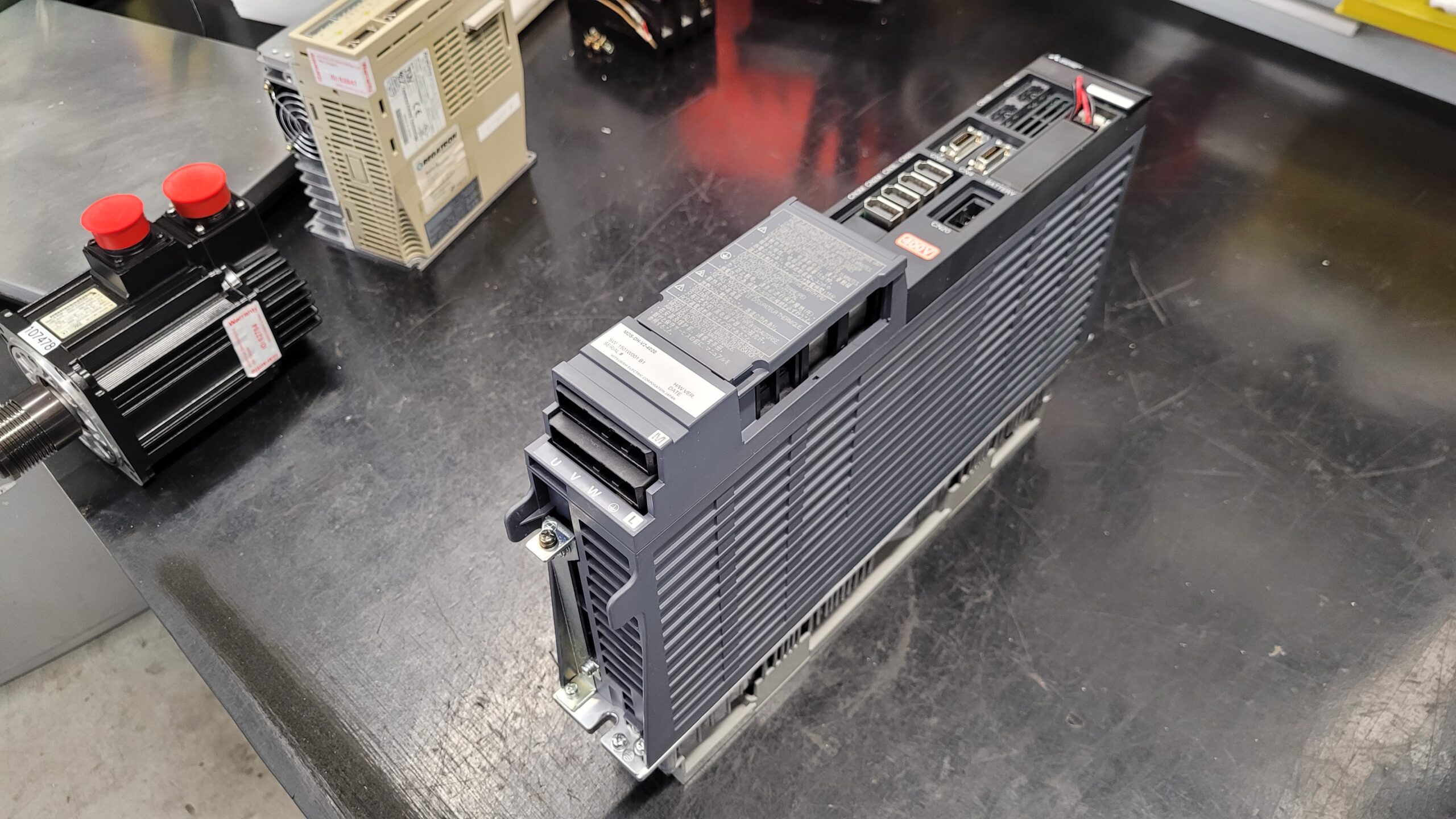 Mitsubishi MDS-DH-V2-4020 Foto vor der Reparatur 1