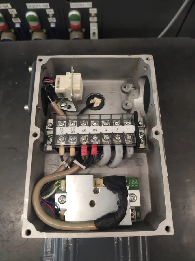 Mitsubishi SJ-VL5.5-10ZM: Anschlusskasten nach der Überholung