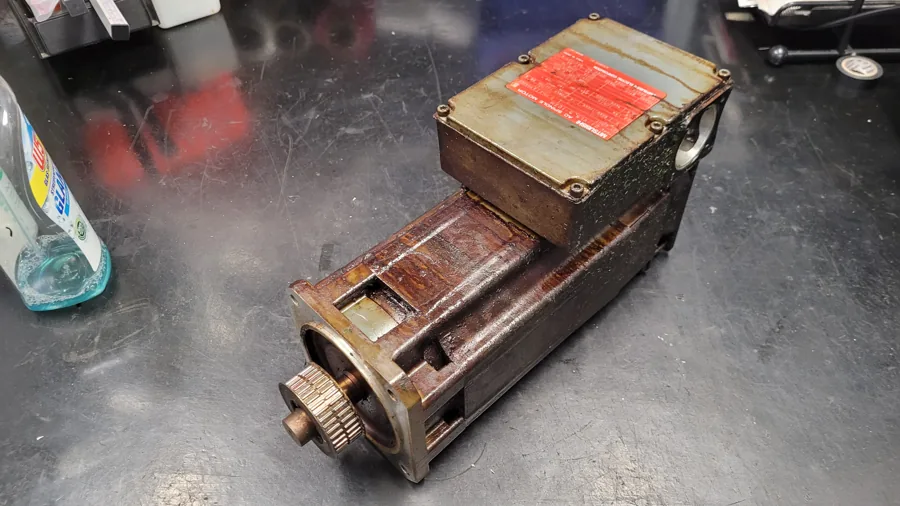Mitsubishi SJ-VL5.5-10ZM: Motor vor der Reparatur