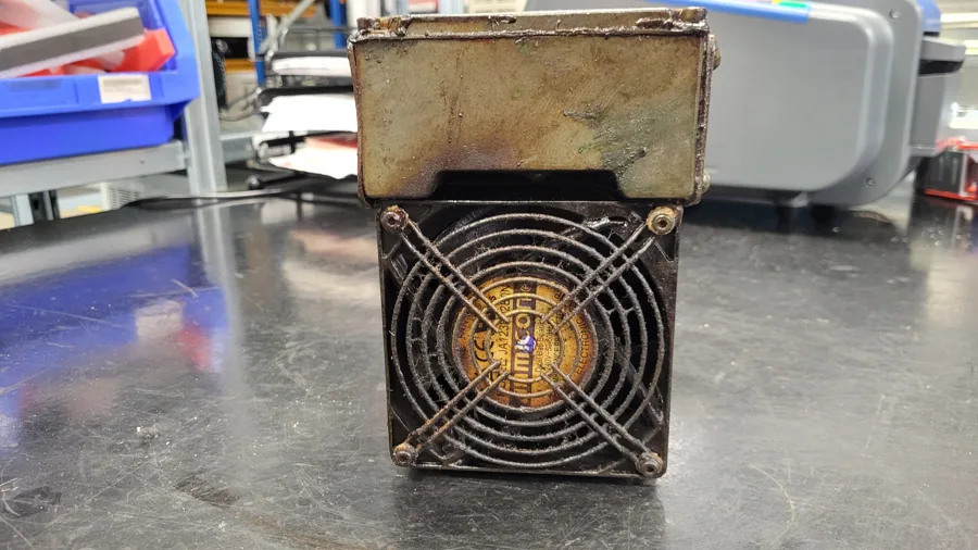 Mitsubishi SJ-VL5.5-10ZM: Lüfterseite vor der Reparatur