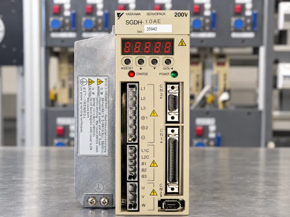 Yaskawa SGDH-10AE Ver. 35942: Frontansicht nach der Überholung