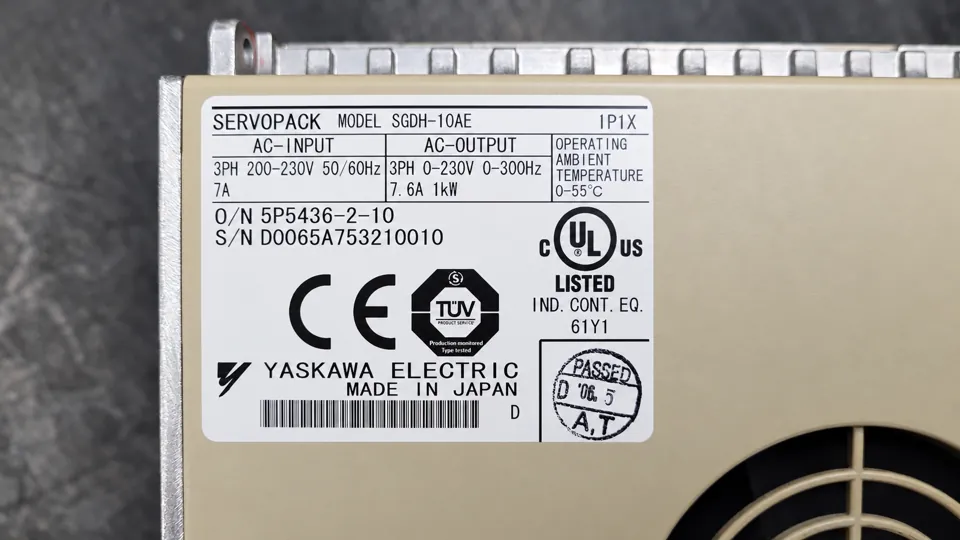 Yaskawa SGDH-10AE Ver. 35942: Typenschild des Servopacks