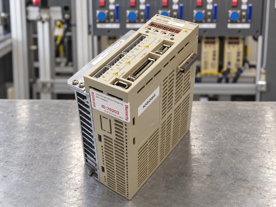 Yaskawa SGDH-10AE Ver. 35942: Gerät vor der Überholung, Ansicht 1