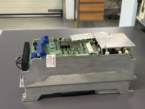 Yaskawa Servopack CACR-SR44BE12G-E Seitenansicht 1
