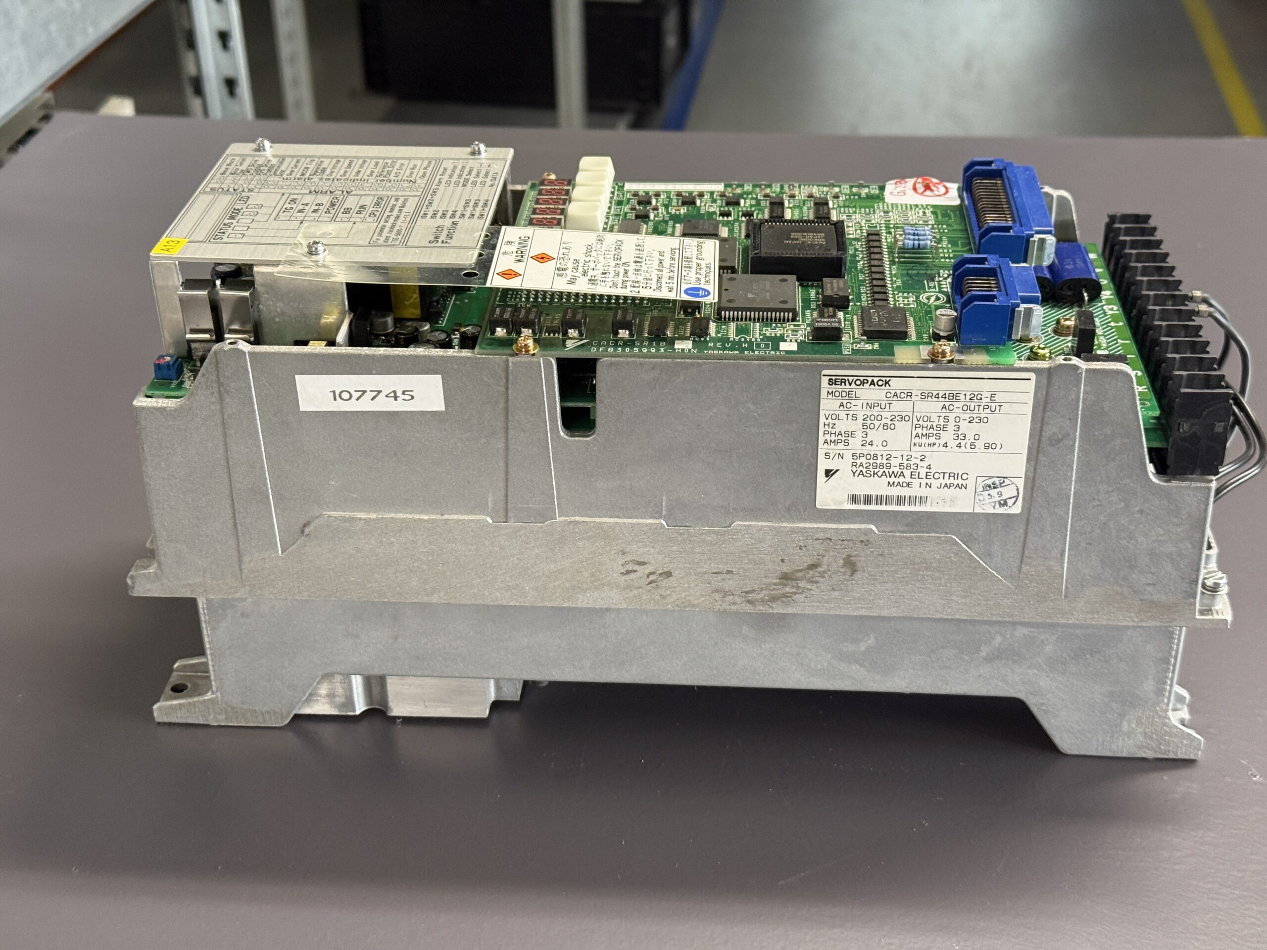 Yaskawa Servopack CACR-SR44BE12G-E Seitenansicht 2