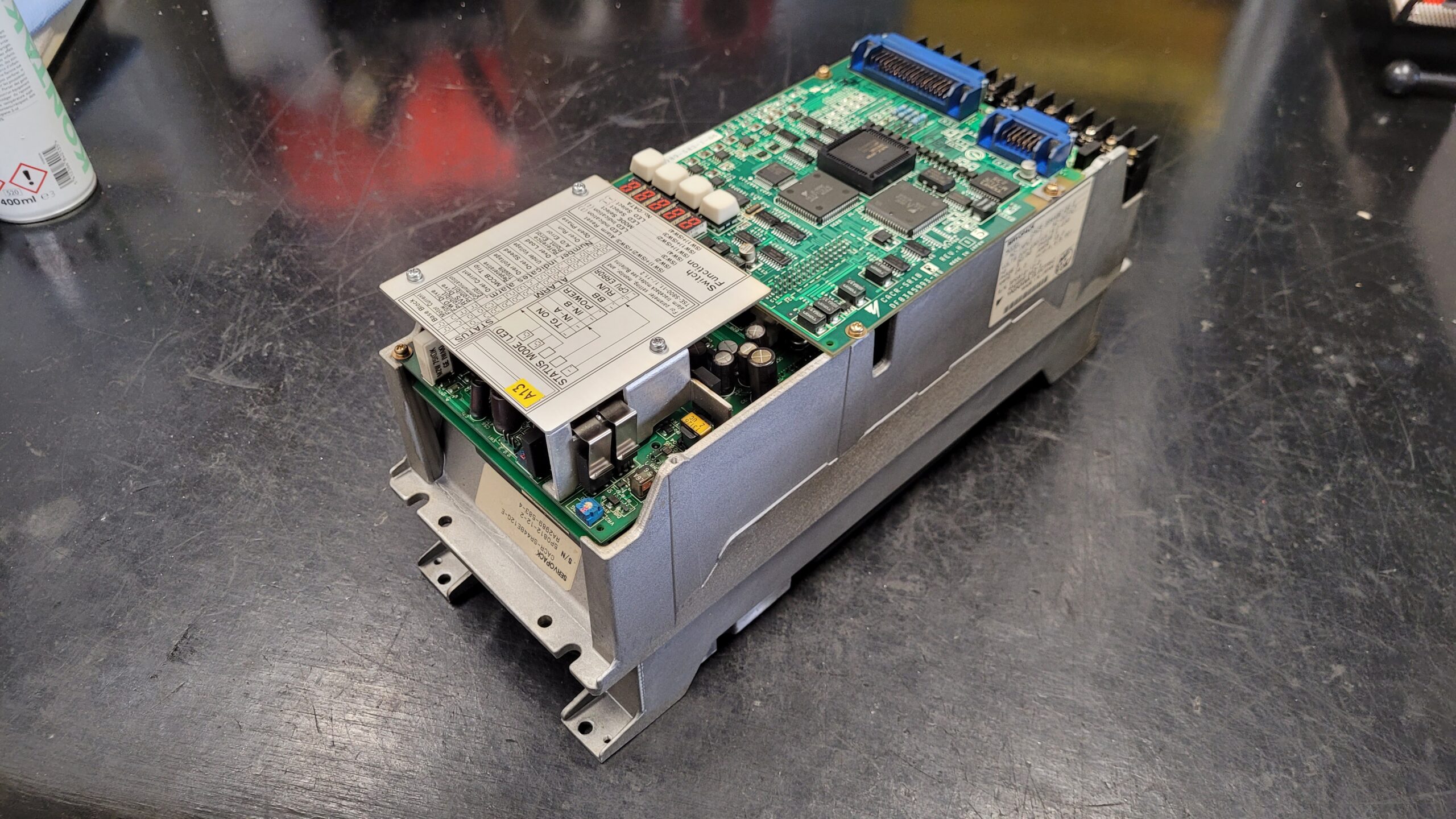 Yaskawa Servopack CACR-SR44BE12G-E vor der Reparatut 2