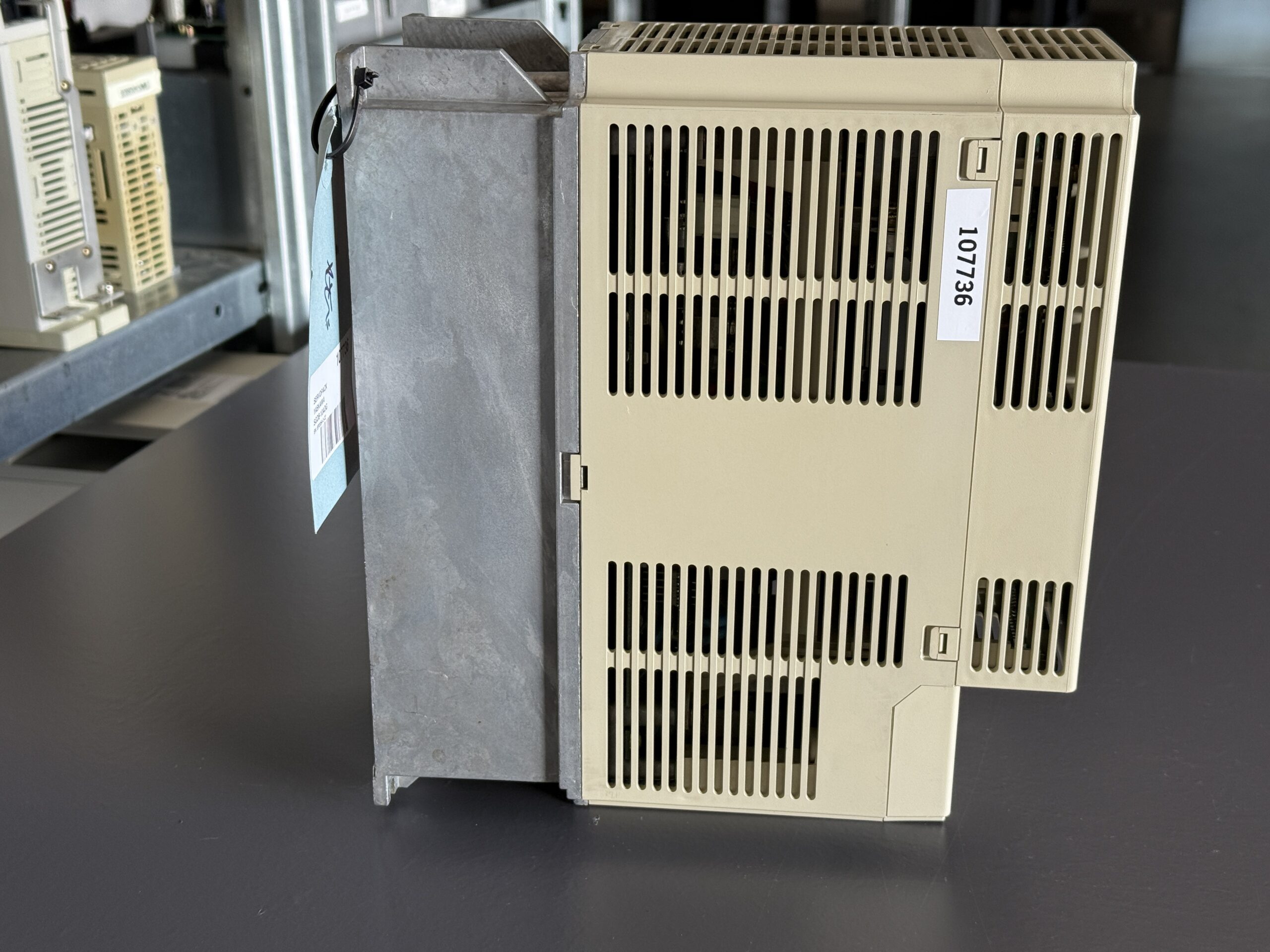 Yaskawa Servopack SGDB-10ADG Seite 1
