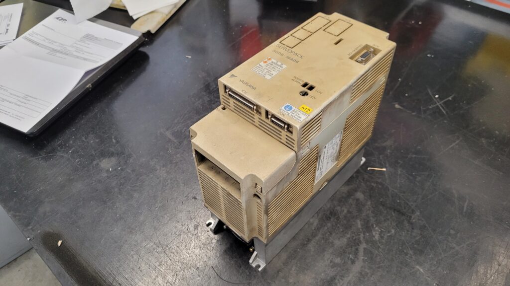 Yaskawa Servopack SGDB-10ADG vor der Reparatur 2