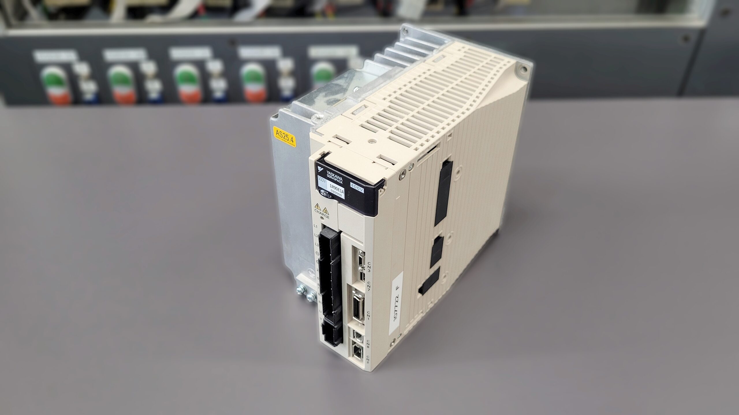 Yaskawa Servopack SGDV-1R9DE1A020000 – Hauptansicht nach der Reparatur