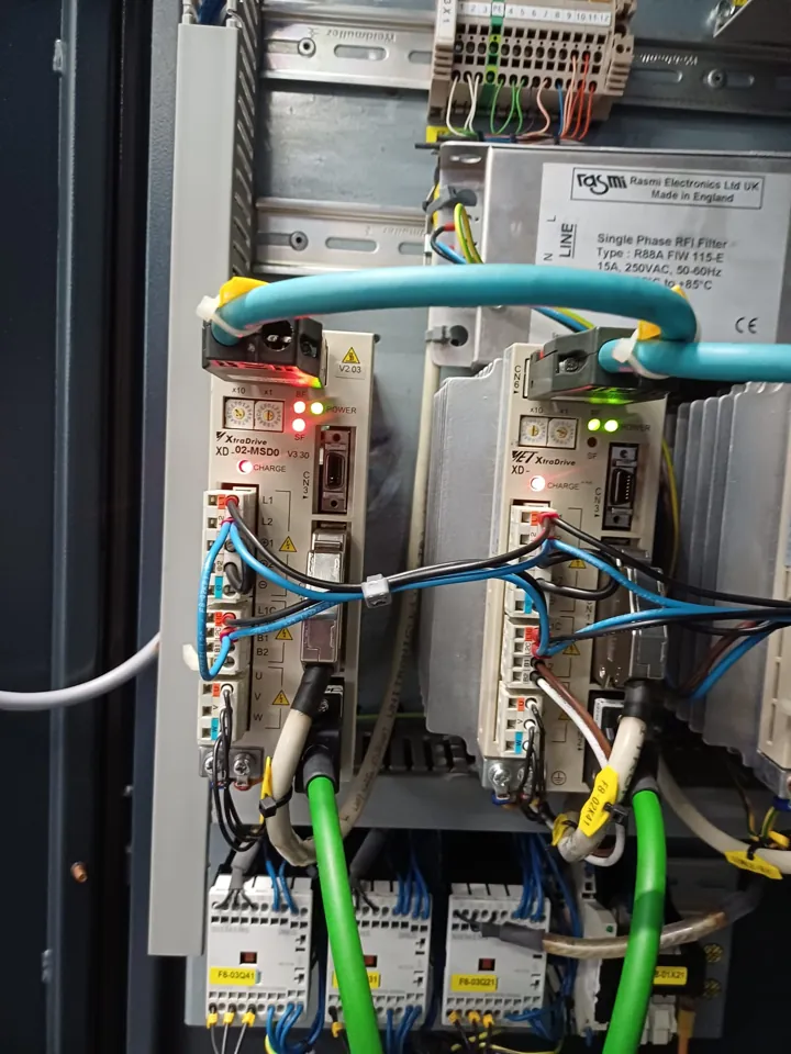 Yaskawa XtraDrive XD-02-MSD0: Gerät in der Maschine vor unserer Überholung