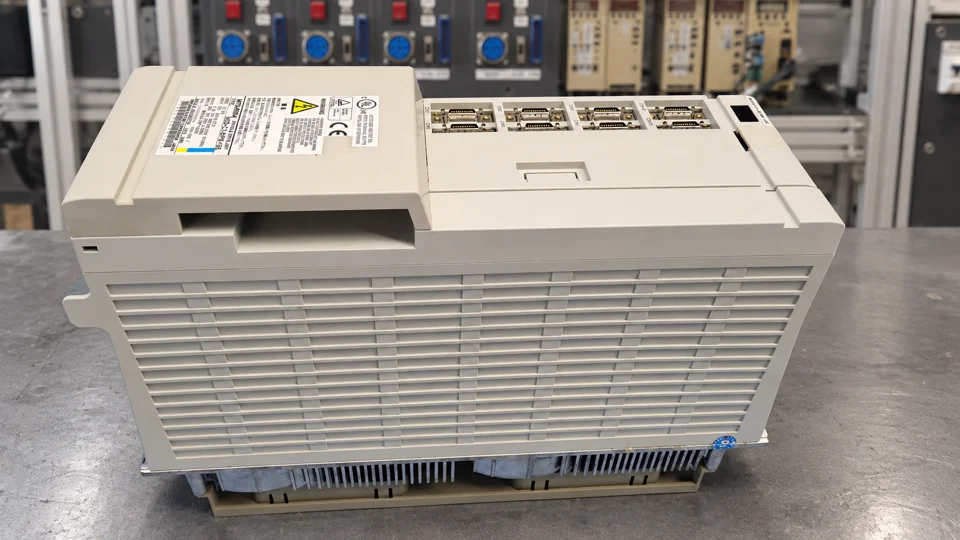 Mitsubishi MDS-C1-SPM-185: Nach der Reparatur: weitere Geräteansicht