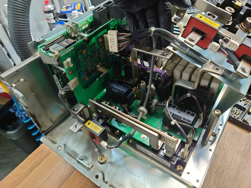 Okuma MPS60 1006-2204: Innenraum vor der Reparatur