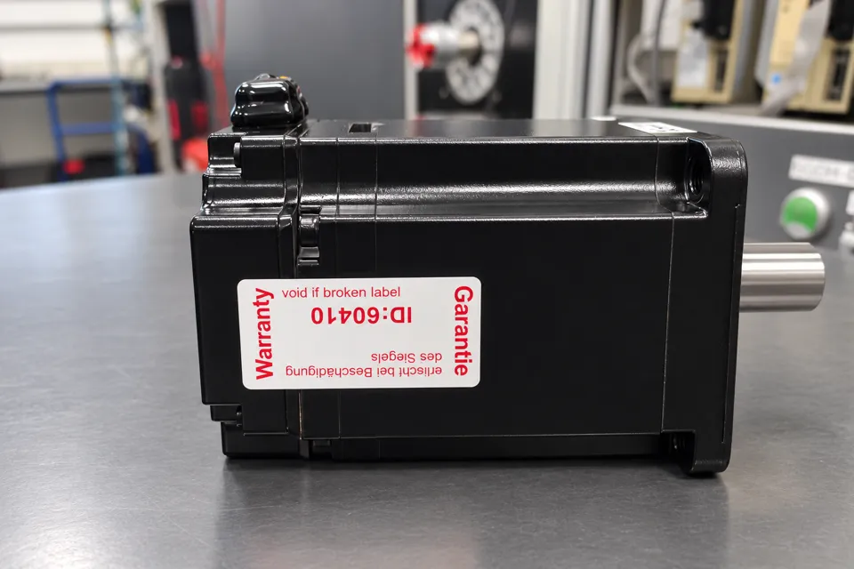 Yaskawa SGMAV-08ADA61, After repair: side view