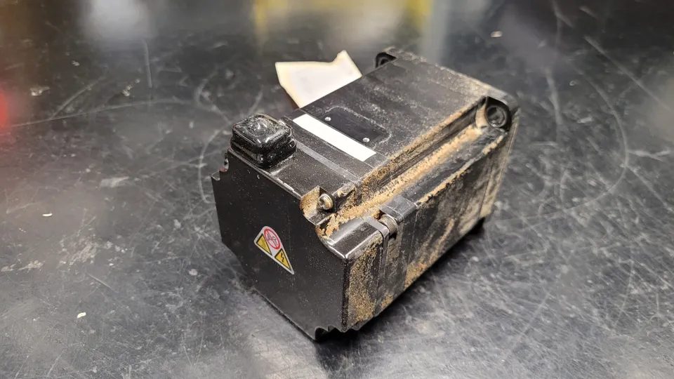 Yaskawa SGMAV-08ADA61, Before repair: rear and housing