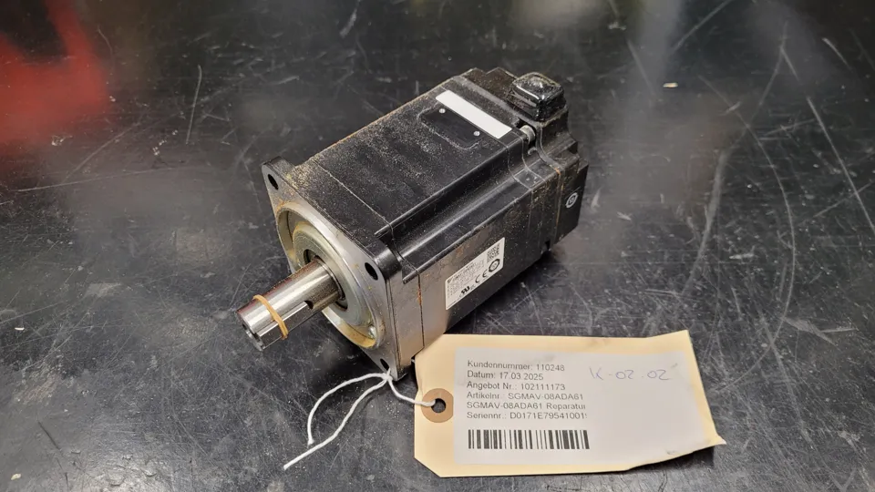 Yaskawa SGMAV-08ADA61, Before repair: flange and shaft
