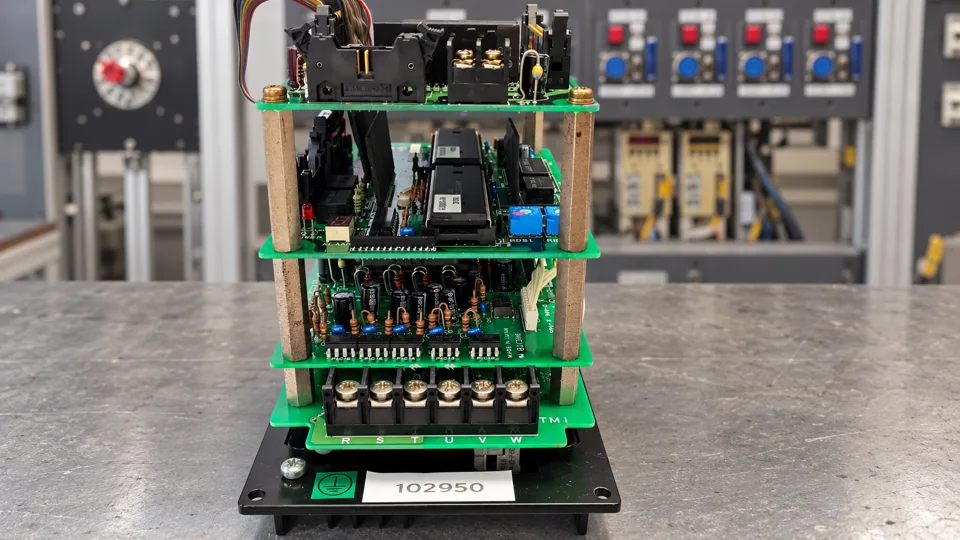 Yaskawa CIMR-04JP3-3B00M: Nach der Reparatur: Leistungsanschlüsse