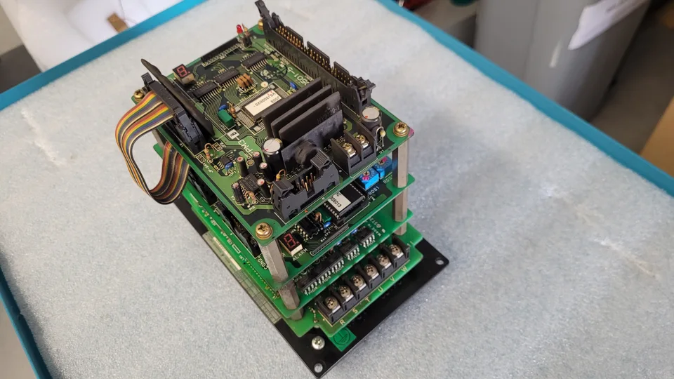 Yaskawa CIMR-04JP3-3B00M: Vor der Reparatur: Gesamtansicht