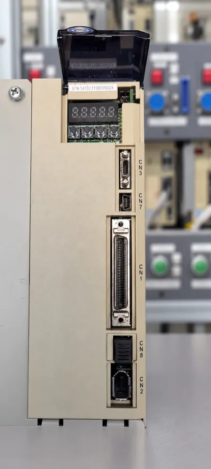 Yaskawa Servopack SGDV-550A01A002000: Nach der Reparatur · Ansicht 2