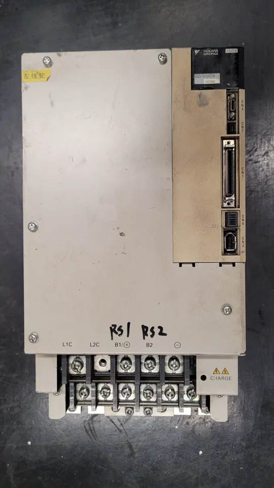 Yaskawa Servopack SGDV-550A01A002000: Vor der Reparatur · Ansicht 2