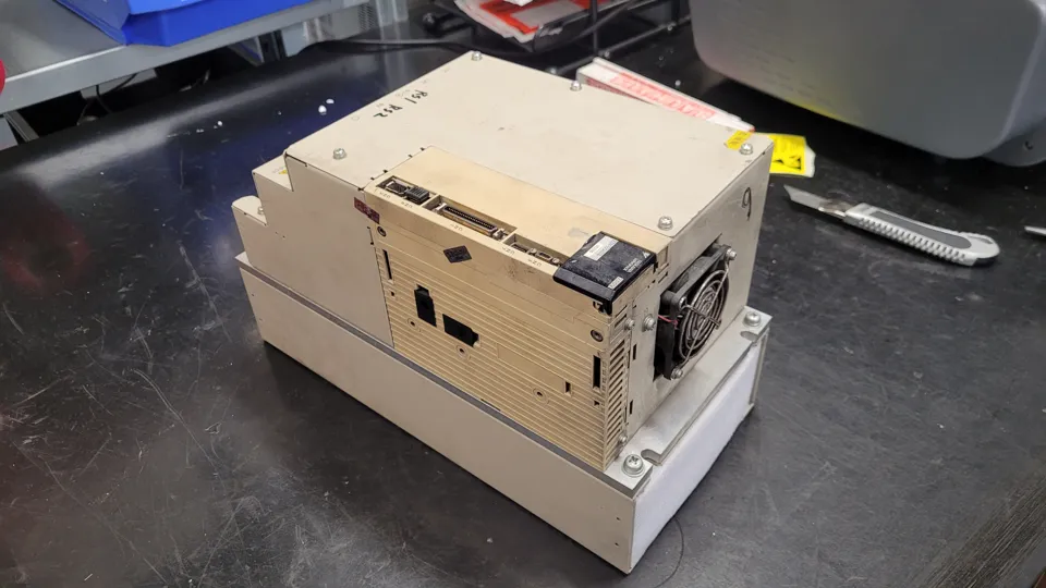 Yaskawa Servopack SGDV-550A01A002000: Vor der Reparatur · Ansicht 3
