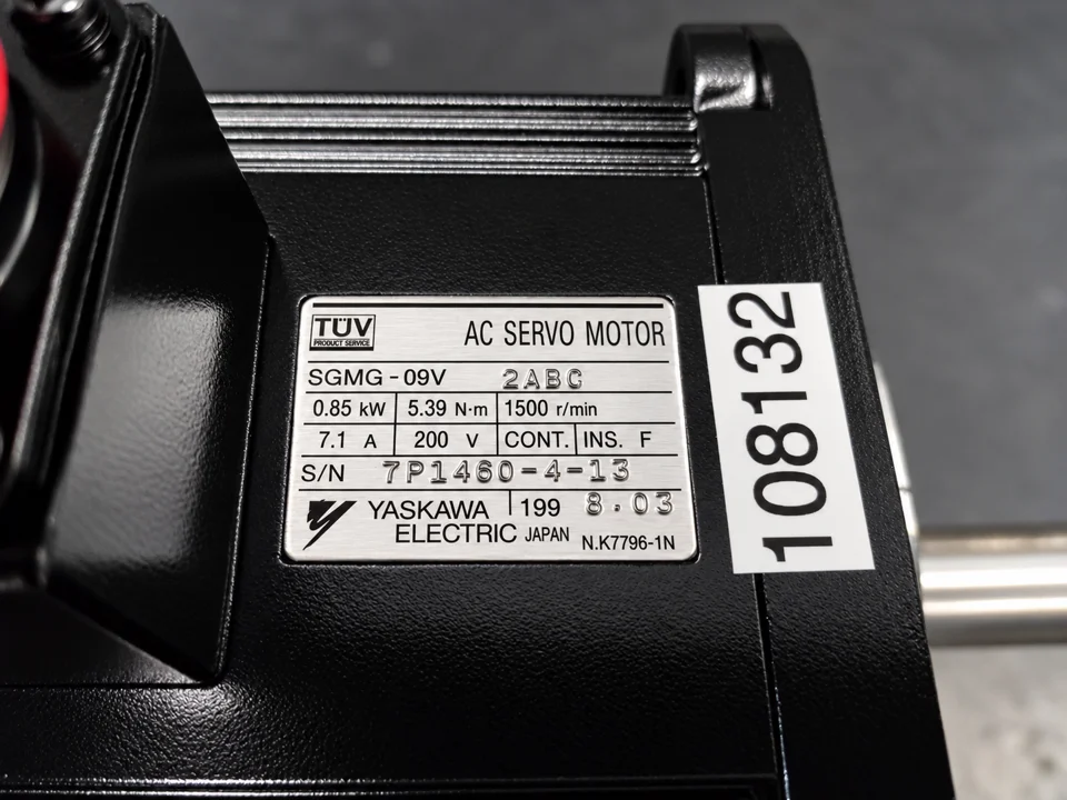 Yaskawa SGMG-09V2ABC: Motortypenschild