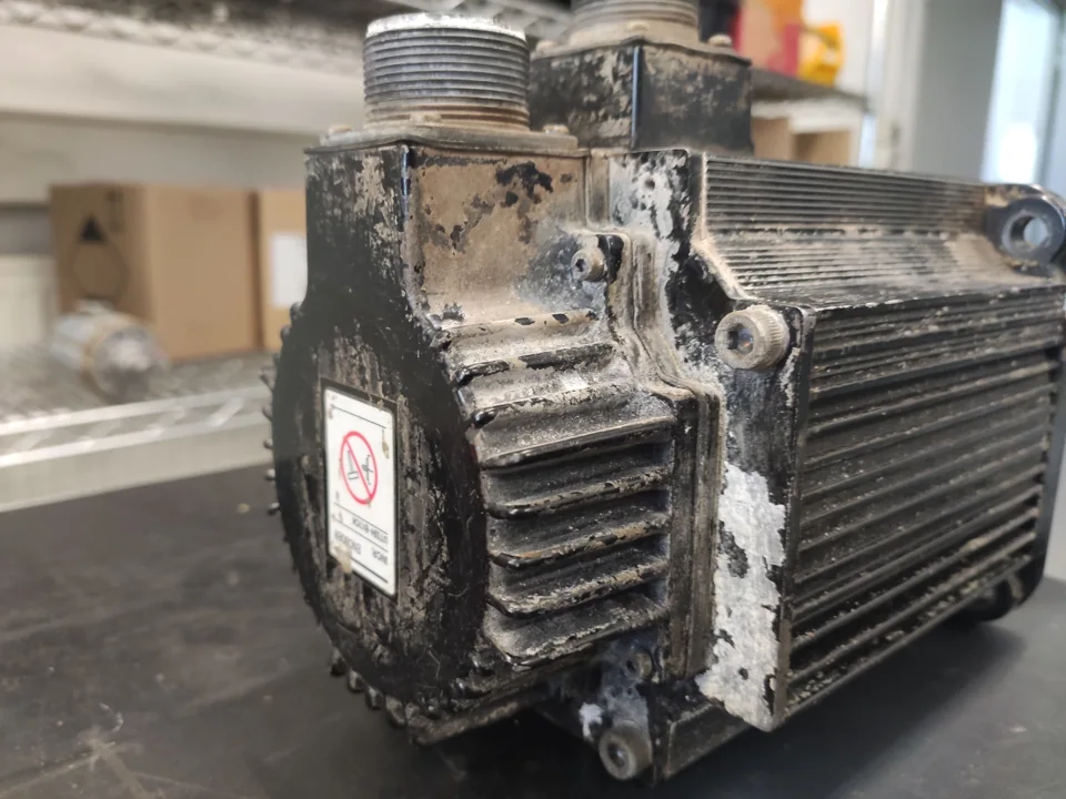 Yaskawa SGMGH-13DCA-YG15: Vor der Reparatur: Rückansicht
