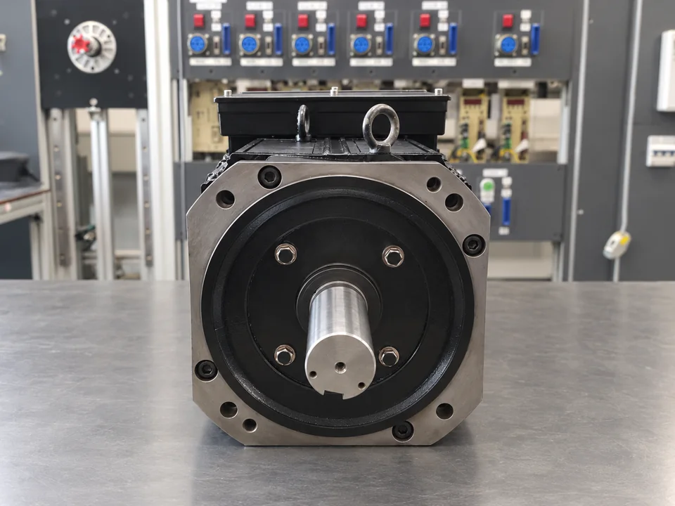 Yaskawa UAASKD-08HHB11: Nach der Reparatur: Flansch und Welle.