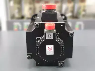 Omron R88M-U5K515V-S1 AC Servo Motor