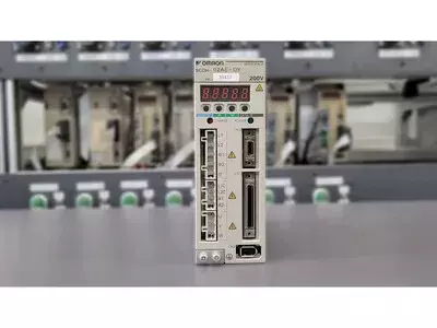 Yaskawa SGDH-02AE-OY Ver. 33437 Servopack 