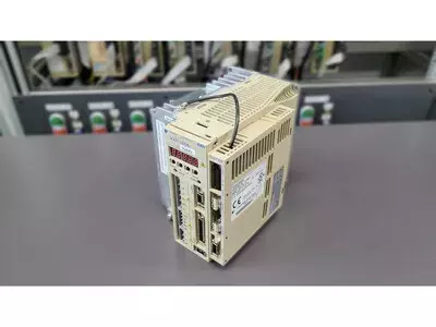 Yaskawa SGDH-05DE-OY Ver. 70A42 Servopack 
