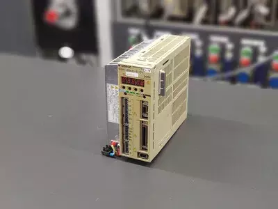 Yaskawa SGDH-08AE-S-OY Ver. 3353A-0 Servopack